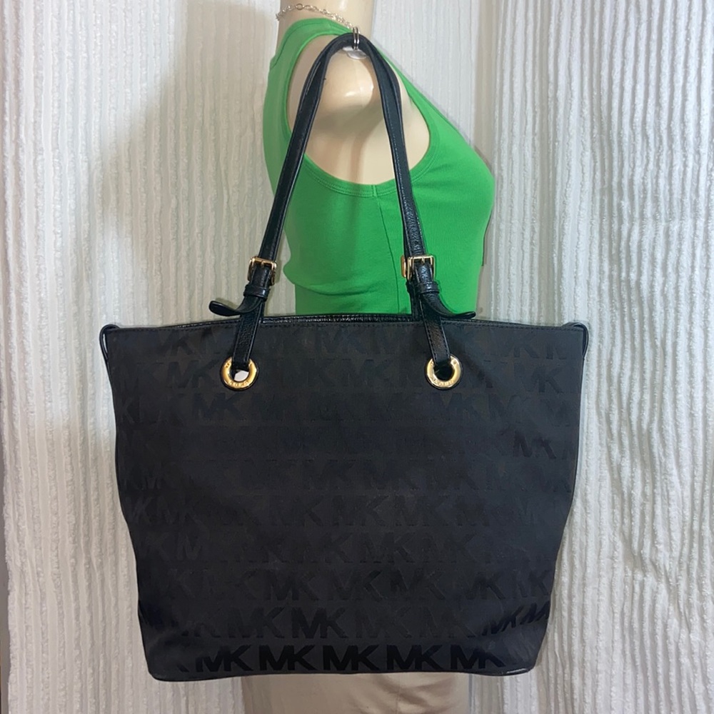 Authentic Michael Kors Jet Set Signature Canvas Purse Tote Bag